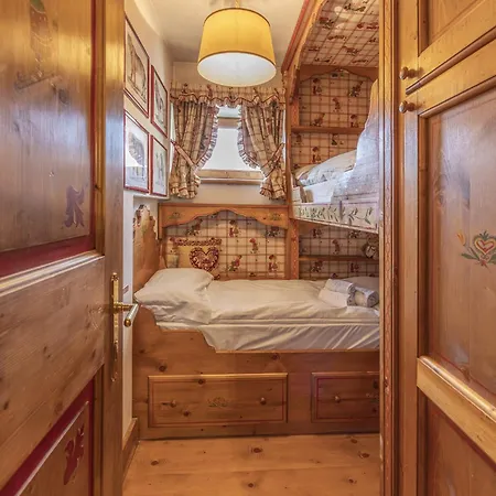 Casa Verzi, With Panoramic Balcony In The Town Center * Cortina dʼAmpezzo
