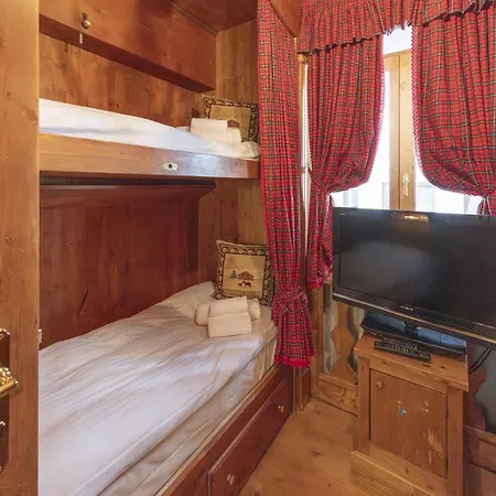 Casa Verzi, With Panoramic Balcony In The Town Center Cortina dʼAmpezzo